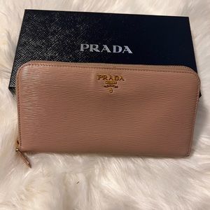 COPY - Prada